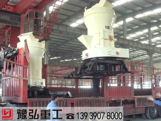 广西客户定制的4R3016雷蒙磨装车发货